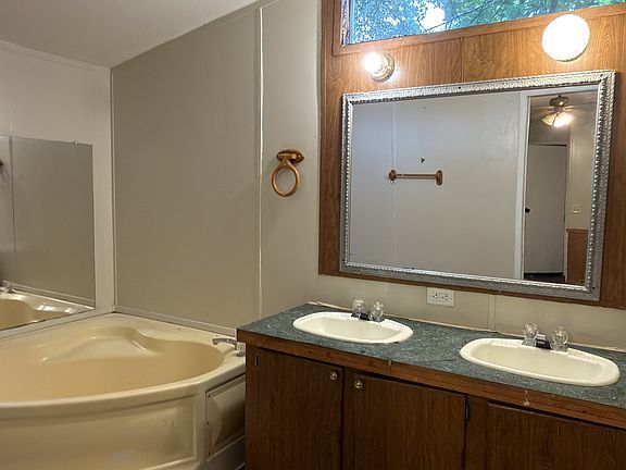 3rd image of 600 Davis Cir Trailer 11