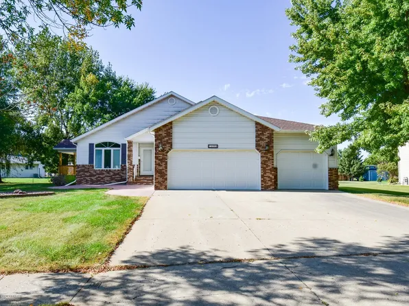 1408 Maple Ln, West Fargo, ND 58078