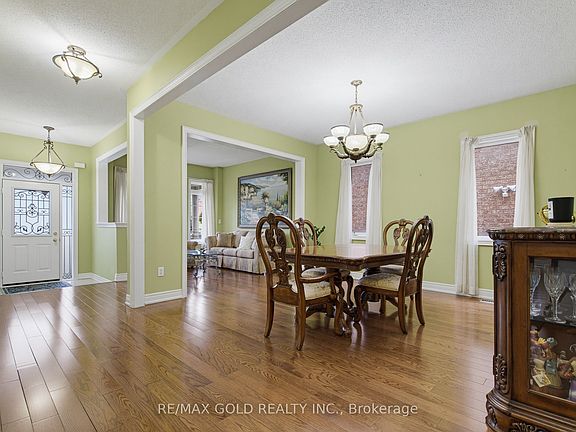 4th image of 34 Lexington Rd