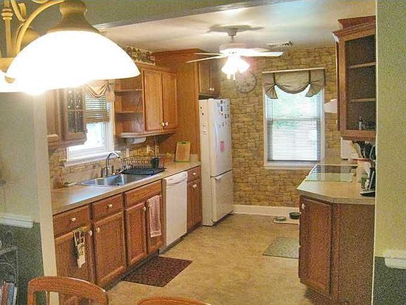 3rd image of 1180 Melvin Dr