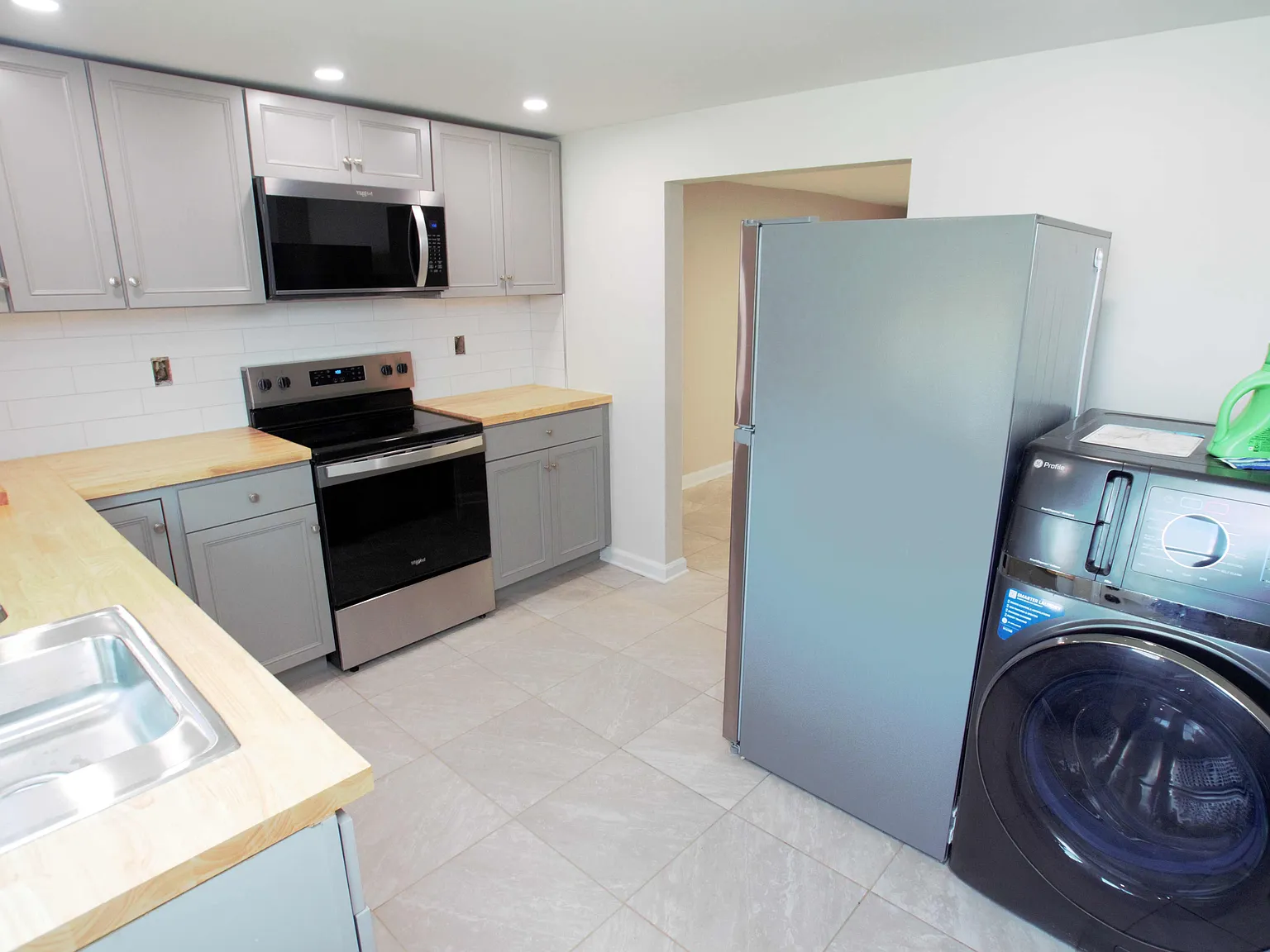2 bed, 1025 sqft, $1,800 — Photo 3