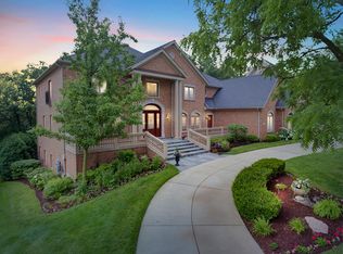 7 Sylvan Glen Ct, Burr Ridge, IL 60527