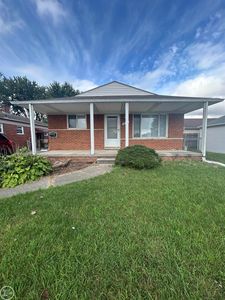 28409 Rockwood St, Saint Clair Shores, MI, 48081
