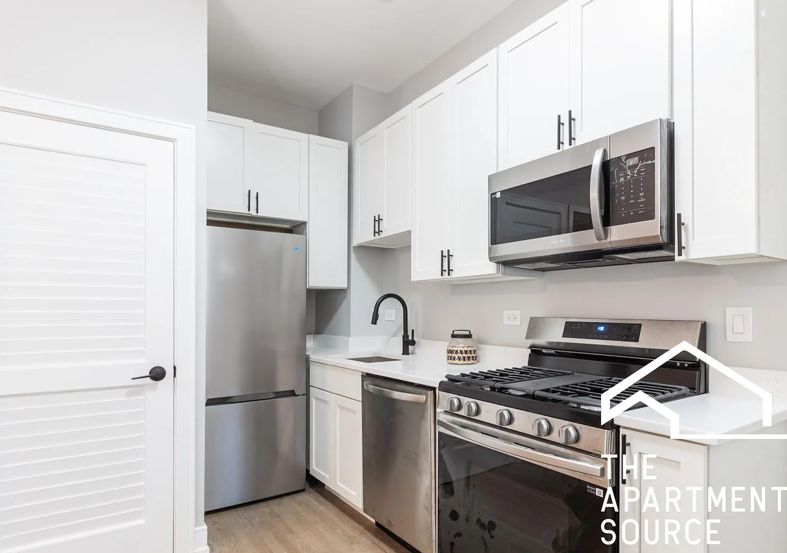 2 bed, 1200 sqft, $3,175 — Photo 2