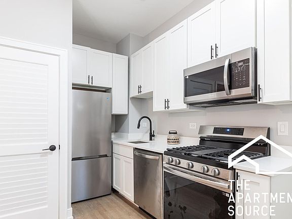 2nd image of 3833 N Wilton Ave Unit 2