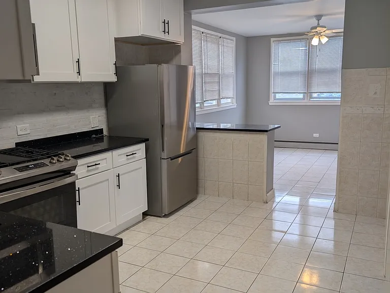 7041 W Addison St #2R — Photo 18