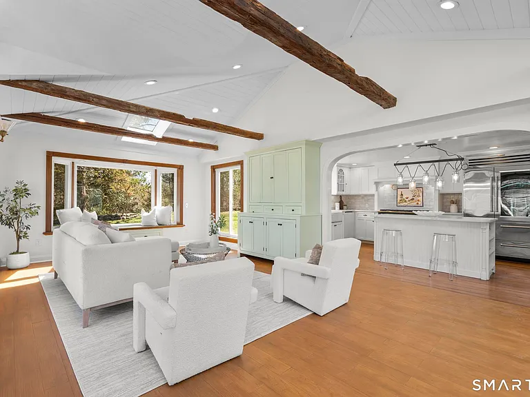 1090 Ridgefield Rd — Photo 11