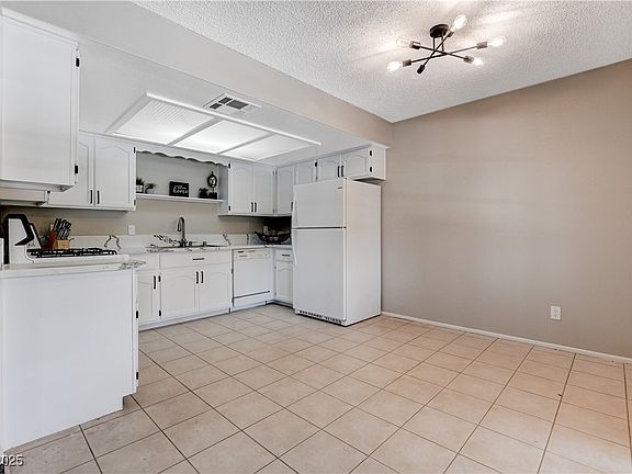 4th image of 6657 W Tropicana Ave Unit 201