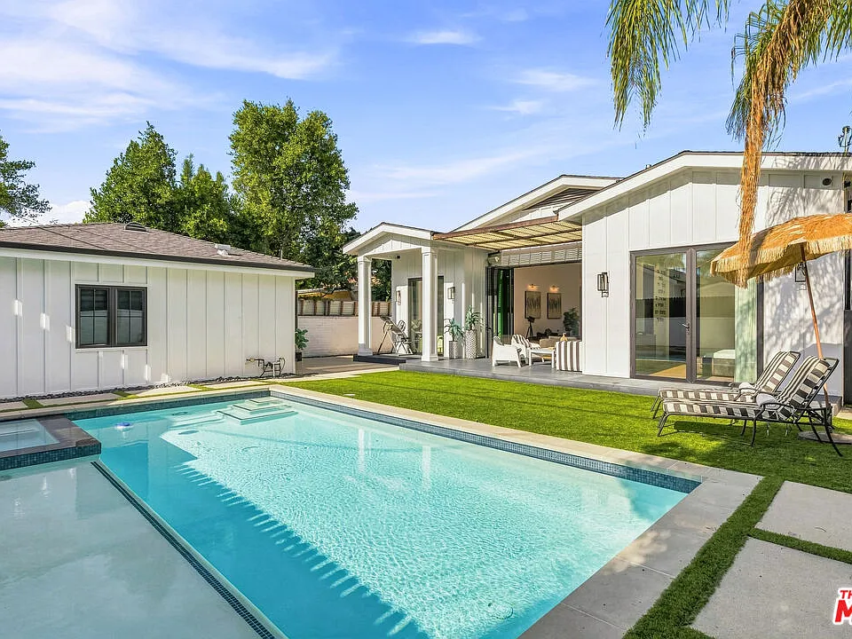 6207 Babcock Ave