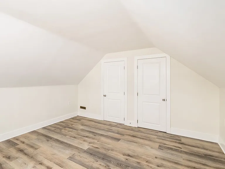 565 Virginia Cir W — Photo 23