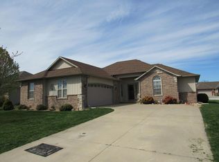 1107 E Skyline Ave, Ozark, MO 65721