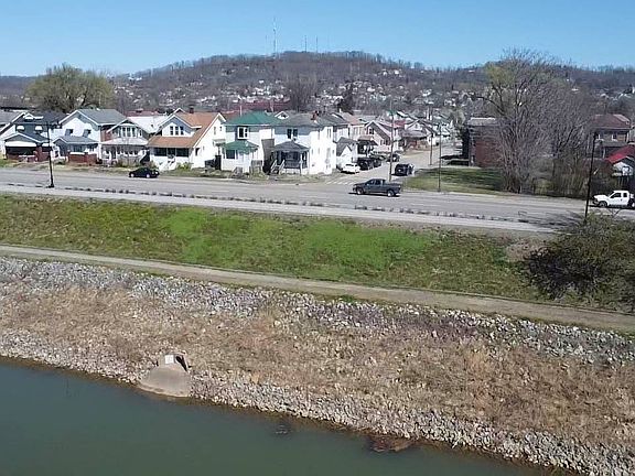 4th image of 1018 Kanawha Blvd W