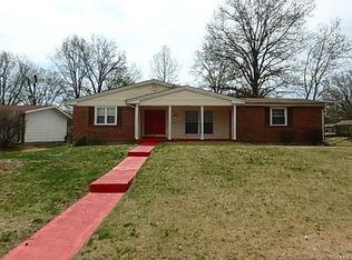 3930 Greengrass Dr, Florissant, MO 63033
