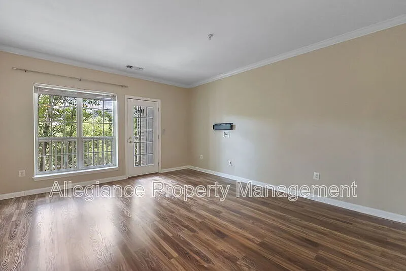 1 bed, 1.0 bath, 726 sqft, $1,950 — Photo 3