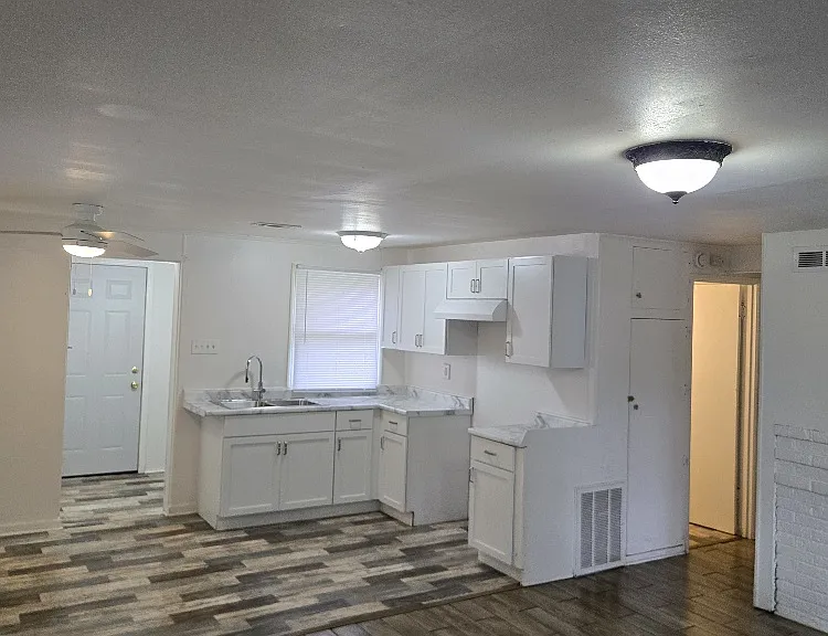 4233 N 42nd Pl — Photo 13