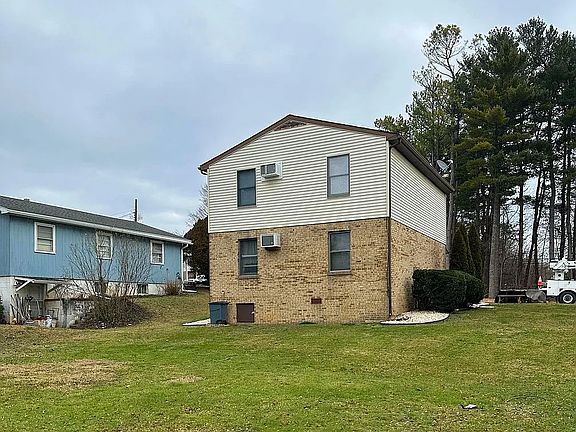 4th image of 1551 Crest View Ave #2