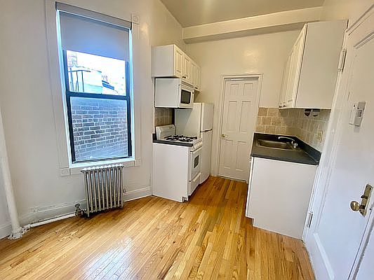 5th image of 488 E 74th St #6V