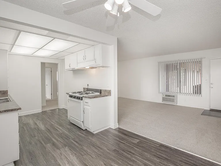 Castilian and Cordova Apartment Homes — Photo 26