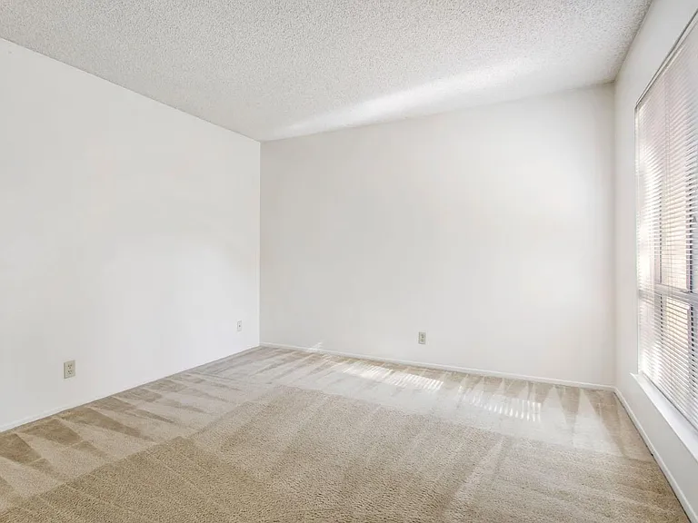 1130 E Alosta Ave — Photo 11