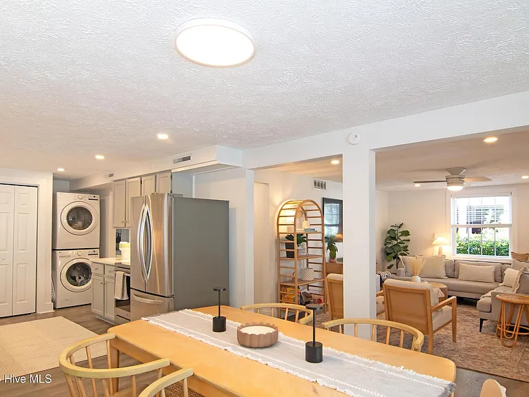 21 W Henderson St — Photo 18