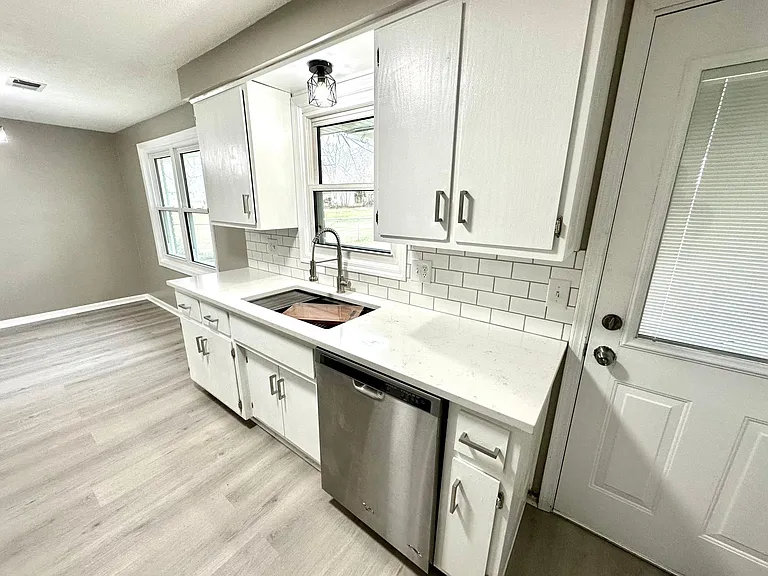 4128 Alhambra Dr — Photo 17