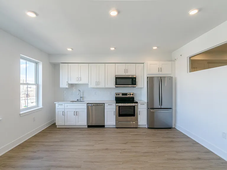 1201 W Girard Ave — Photo 45