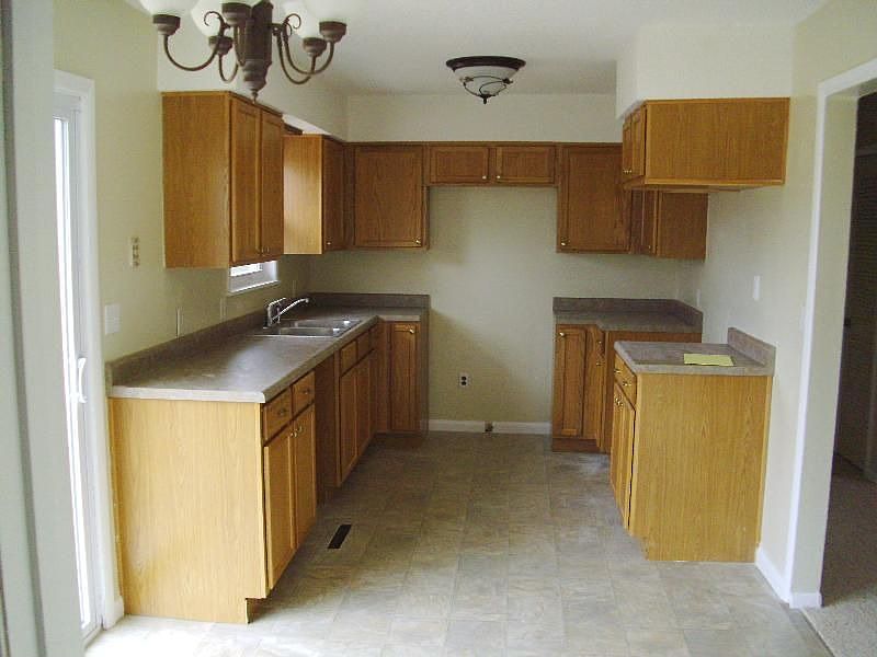 2nd image of 512 Buford Cutoff