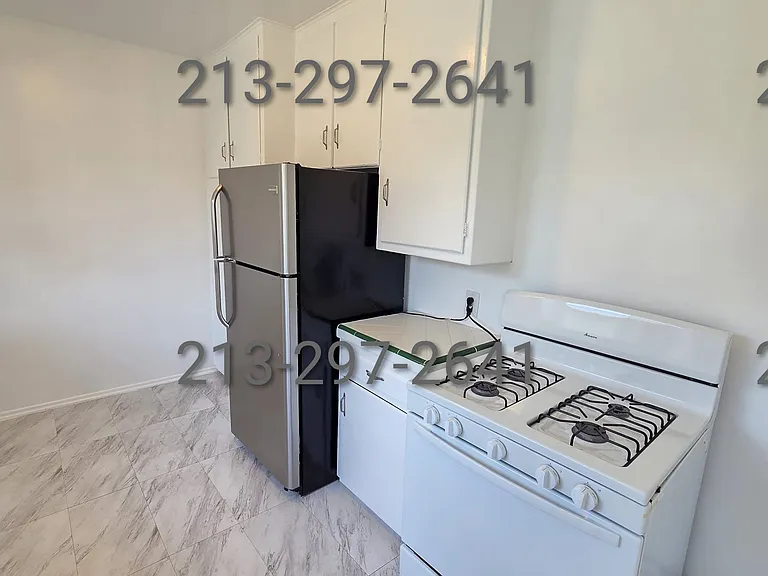 12515 Whitsett Ave #D — Photo 11