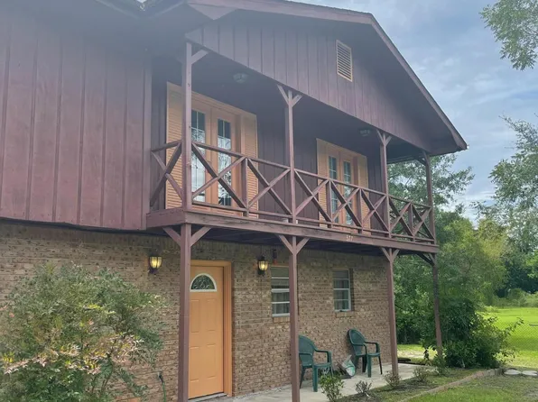 377 Fleitas Ave, Pass Christian, MS 39571