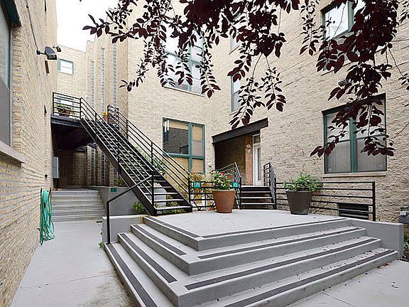 2nd image of 2943 N Lincoln Ave APT 112