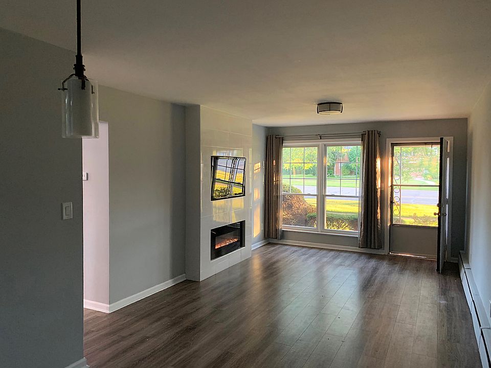 Flowing open living room :)