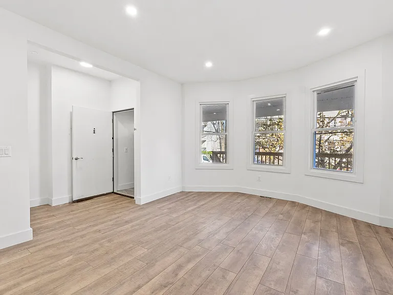 855 S 14th St #1 — Photo 25