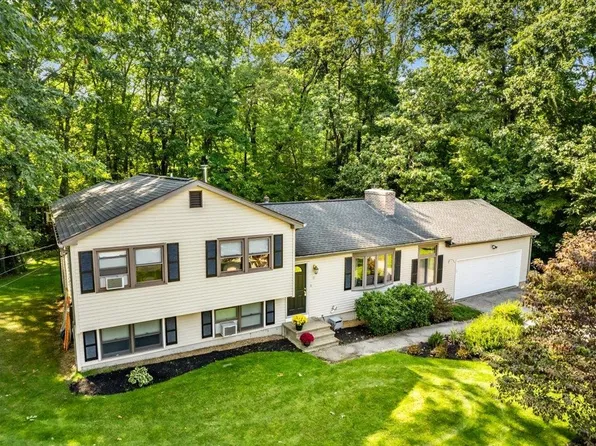 17 Melba Drive, Hudson, NH 03051