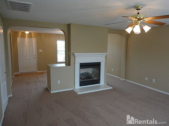 4th image of 620 Arbor Dr