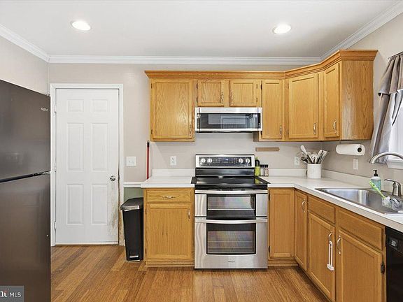 5th image of 25389 Kent St