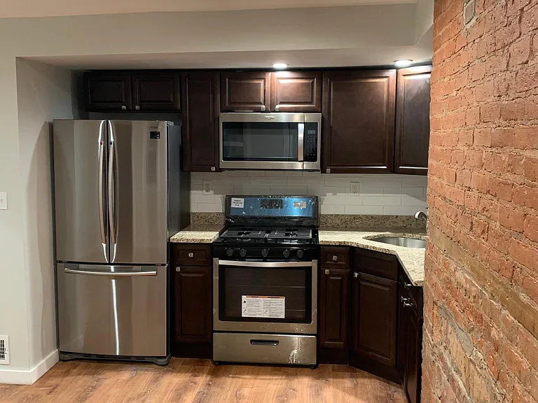 168 Orange St #1 — Photo 3