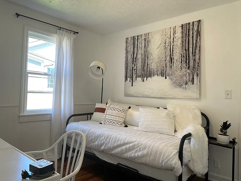 E Unaka Ave — Photo 8