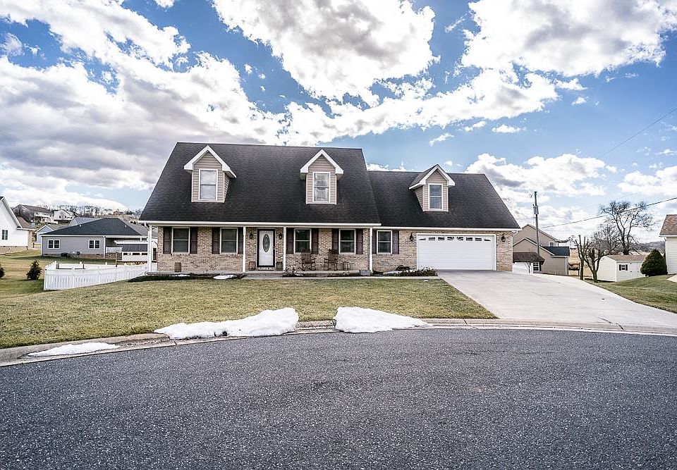 1st image of 301 Keckley Ct