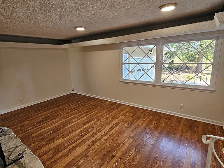 4642 Briggs Ave — Photo 27