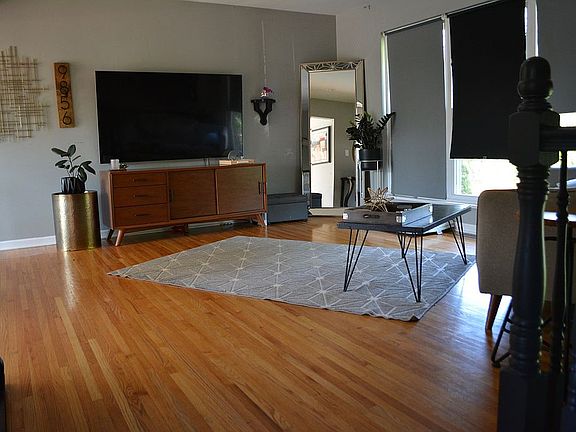 4th image of 9856 Richter Ln