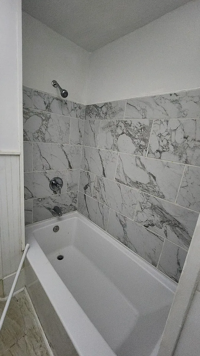 Bath_03042026 - 826 E Duffy St #A