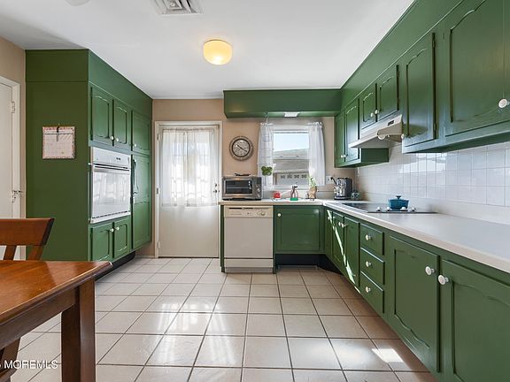 4th image of 677B New Castle Court