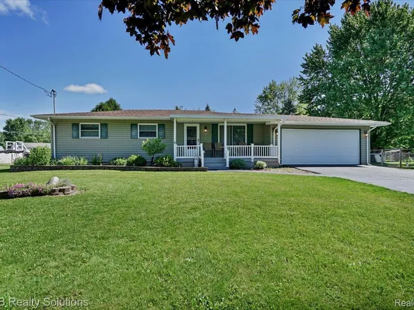 6229 Cold Spring Trl, Grand Blanc, MI 48439