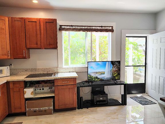 4th image of 41-051 Hinalea St Unit 2