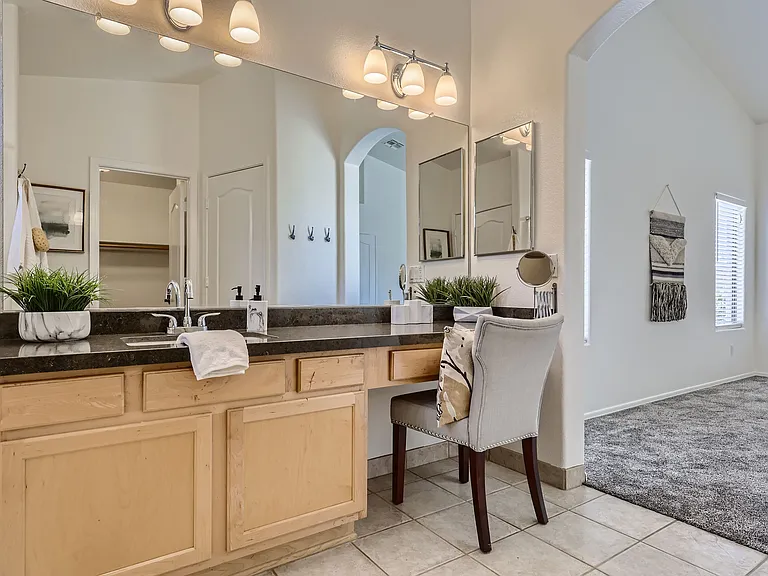 5770 W Seldon Ln — Photo 7