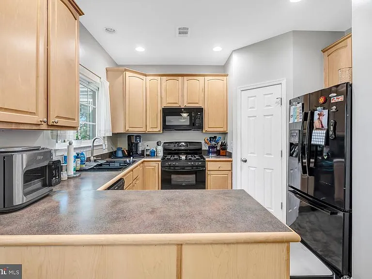 8628 Ellesmere Way — Photo 2