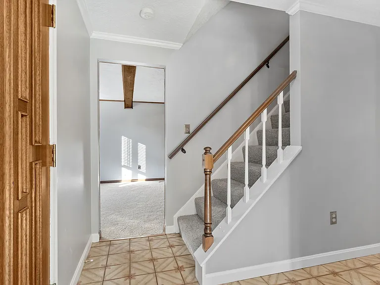 104 Erin Ct — Photo 3