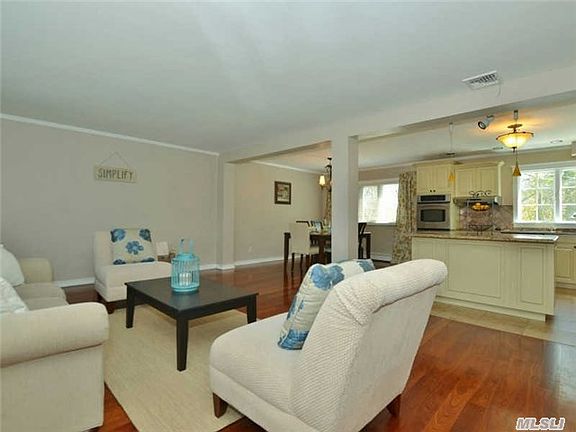 3rd image of 6 Diane Ln