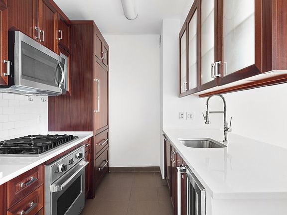 5th image of 205 W 76th St APT 7E