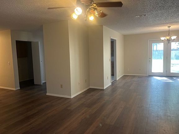 4th image of 904 N Oriole Ave